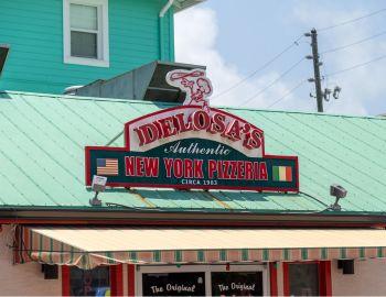 Delosas Pizza Logo